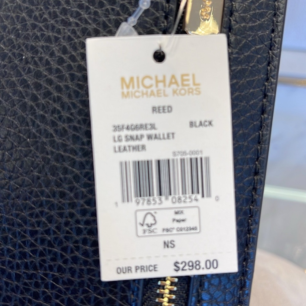 Michael Kors Reed Large Bifold Pebbled Leather Snap Wallet Card Case 
Black 
NWT - Picture 11 of 16